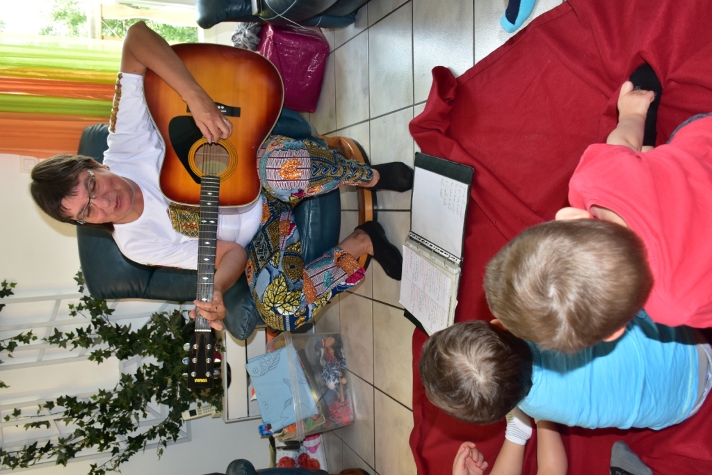 Eveil musical guitare et enfants